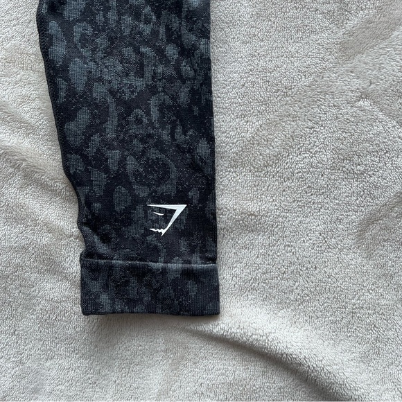 GYMSHARK Adapt Seamless Animal Sports Bra and Leggings – Black - Picture 6 of 8